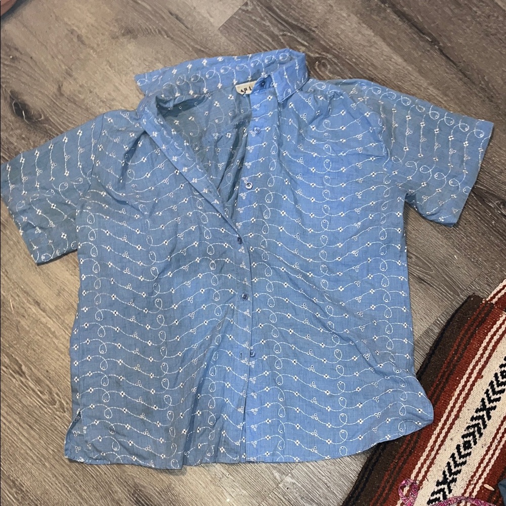 M Floral Sewn Design Button Up Shirt